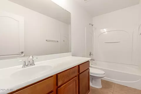 Bath - 2215 Everglade Ln, Gilbert, AZ 85298 photo 2 of 4