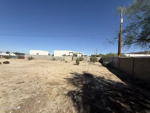 2241 E Desert Ln, Phoenix, AZ 85042 photo 8