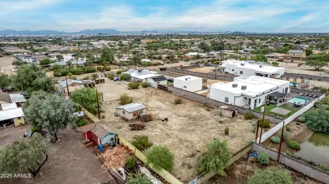 2241 E Desert Ln, Phoenix, AZ 85042 photo 2