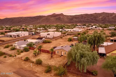 2241 E Desert Ln, Phoenix, AZ 85042 photo 9