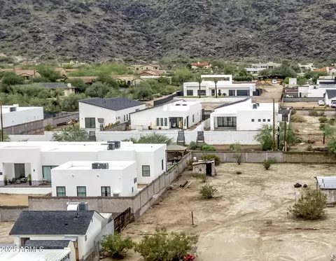 2241 E Desert Ln, Phoenix, AZ 85042 photo 3