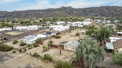 2241 E Desert Ln, Phoenix, AZ 85042 photo 6