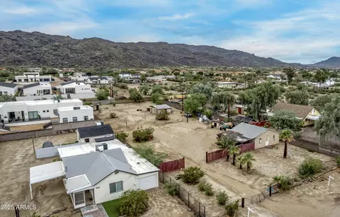 2241 E Desert Ln, Phoenix, AZ 85042 photo 5