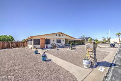 7449 E Balsam Cir, Mesa, AZ 85208 photo 2
