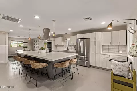 3834 E Shaw Butte Dr, Phoenix, AZ 85028