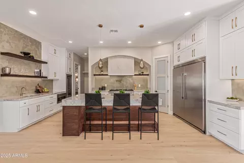 Kitchen - 5420 E Verde Ln, Phoenix, AZ 85018 photo 4 of 4
