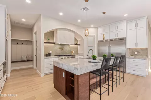 Kitchen - 5420 E Verde Ln, Phoenix, AZ 85018 photo 1 of 4