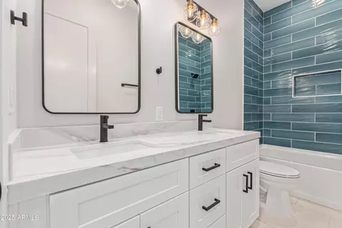 Bath - 5420 E Verde Ln, Phoenix, AZ 85018 photo 6 of 9