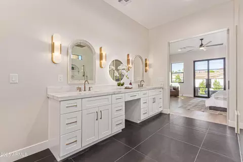 Bath - 5420 E Verde Ln, Phoenix, AZ 85018 photo 2 of 9
