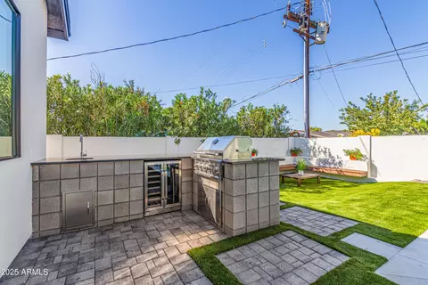 Exterior - 5420 E Verde Ln, Phoenix, AZ 85018 photo 5 of 12