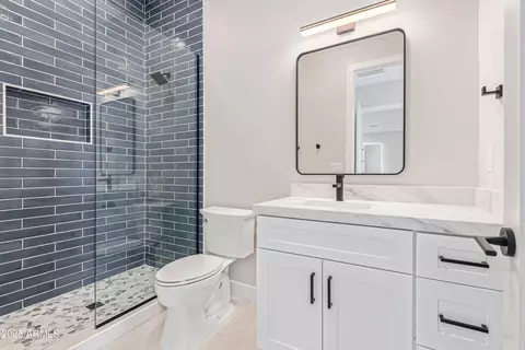 Bath - 5420 E Verde Ln, Phoenix, AZ 85018 photo 7 of 9