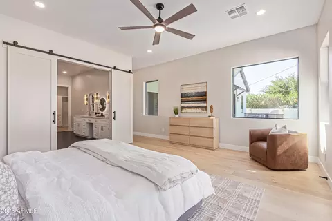 Bedroom - 5420 E Verde Ln, Phoenix, AZ 85018 photo 2 of 8