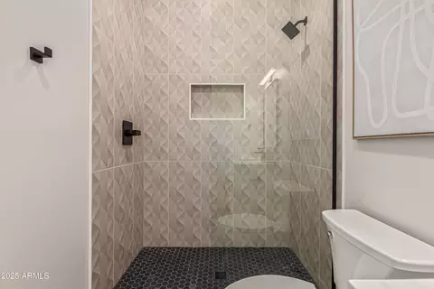 Bath - 5420 E Verde Ln, Phoenix, AZ 85018 photo 9 of 9