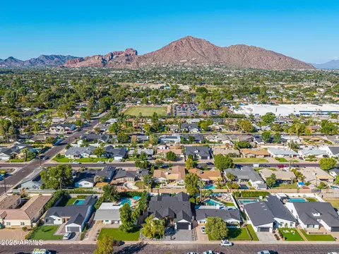 View/Area - 5420 E Verde Ln, Phoenix, AZ 85018 photo 3 of 5