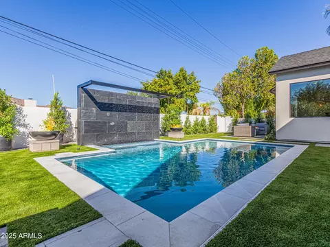 Exterior - 5420 E Verde Ln, Phoenix, AZ 85018 photo 11 of 12