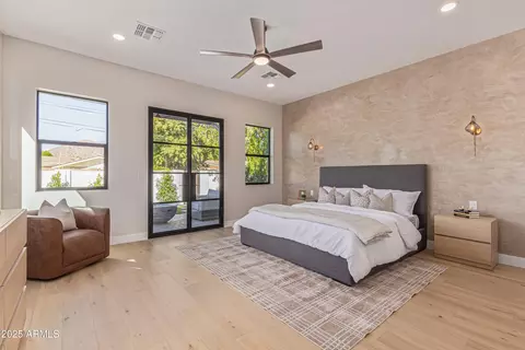 Bedroom - 5420 E Verde Ln, Phoenix, AZ 85018 photo 1 of 8