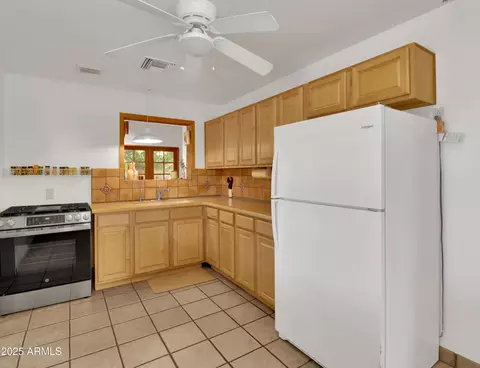 Kitchen - 1022 E Keim Dr, Phoenix, AZ 85014 photo 2 of 3