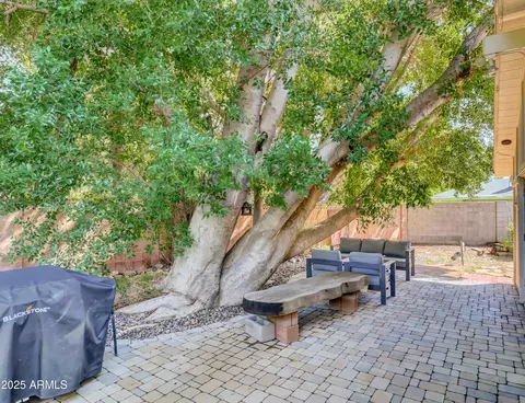 Exterior - 1022 E Keim Dr, Phoenix, AZ 85014 photo 4 of 7