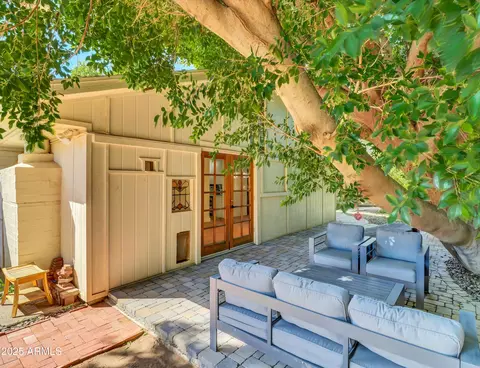 Exterior - 1022 E Keim Dr, Phoenix, AZ 85014 photo 5 of 7