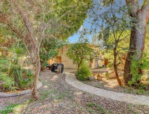 Exterior - 1022 E Keim Dr, Phoenix, AZ 85014 photo 6 of 7