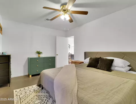 Bedroom - 1022 E Keim Dr, Phoenix, AZ 85014 photo 2 of 4