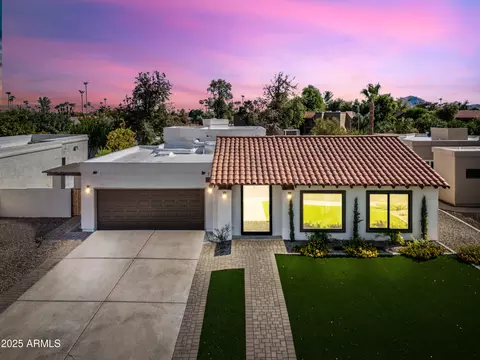 8313 E Thoroughbred Trl, Scottsdale, AZ 85258