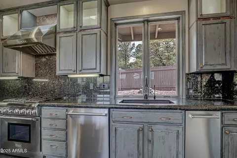 Kitchen - 2710 E Coyote Mint Cir, Payson, AZ 85541 photo 5 of 6