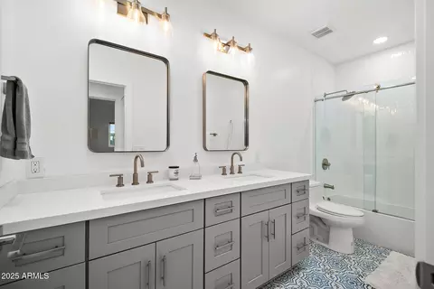Bath - 4526 E Heatherbrae Dr, Phoenix, AZ 85018 photo 4 of 4