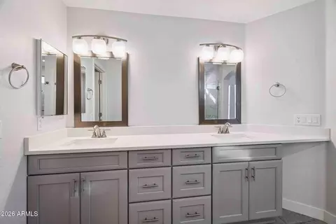 Bath - 5050 E Roberta Dr, Cave Creek, AZ 85331 photo 4 of 6