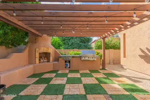 Exterior - 3981 E Navigator Ln, Phoenix, AZ 85050 photo 5 of 13