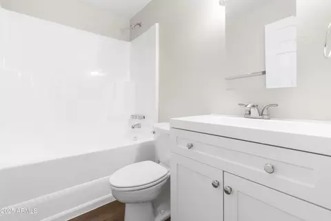 Bath - 1343 E Pierson St, Phoenix, AZ 85014 photo 1 of 1