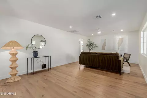 119 E Linda Ln, Gilbert, AZ 85234 photo 5