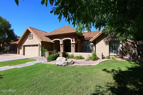 104 E Palomino Dr, Tempe, AZ 85284