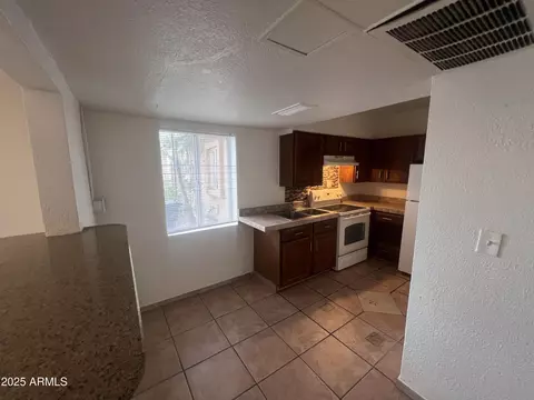 Kitchen - 526 S Mesa Dr, Mesa, AZ 85210 photo 2 of 7
