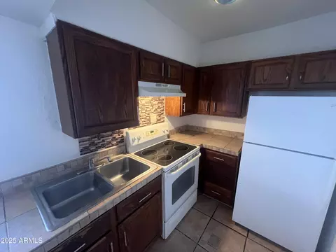 Kitchen - 526 S Mesa Dr, Mesa, AZ 85210 photo 5 of 7
