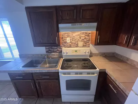 Kitchen - 526 S Mesa Dr, Mesa, AZ 85210 photo 4 of 7