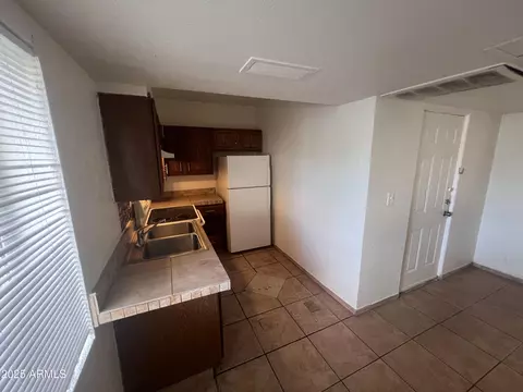 Kitchen - 526 S Mesa Dr, Mesa, AZ 85210 photo 3 of 7