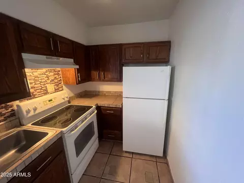 Kitchen - 526 S Mesa Dr, Mesa, AZ 85210 photo 6 of 7