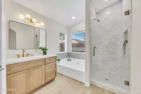 Bath - 2704 E Anderson Dr, Phoenix, AZ 85032 photo 1 of 2