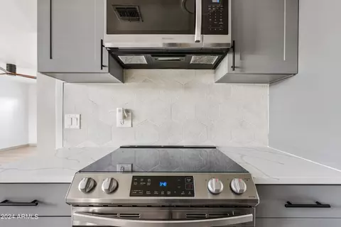 Kitchen - 4034 E Moreland St, Phoenix, AZ 85008 photo 5 of 6