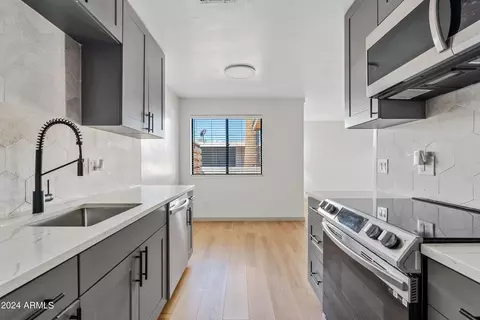 Kitchen - 4034 E Moreland St, Phoenix, AZ 85008 photo 2 of 6