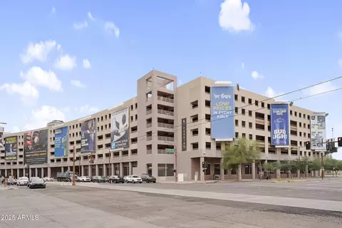 Exterior - 1318 E Jefferson St, Phoenix, AZ 85034 photo 13 of 15