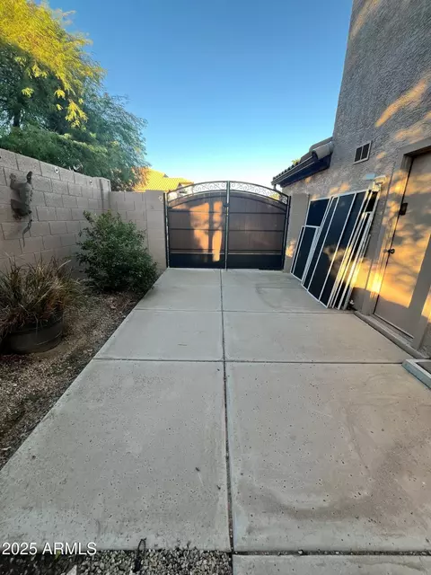 Exterior - 16024 S 7th Dr, Phoenix, AZ 85045 photo 4 of 10