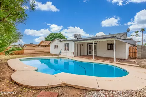 4810 W Laurel Ln, Glendale, AZ 85304