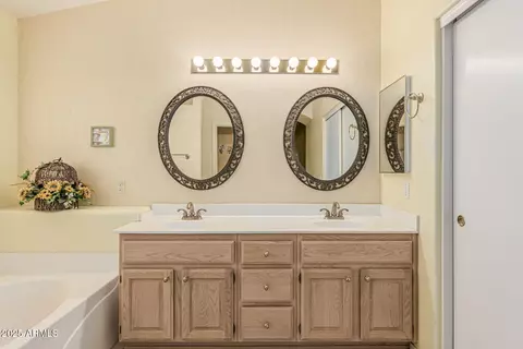 Bath - 461 E Pinto Dr, Gilbert, AZ 85296 photo 2 of 5