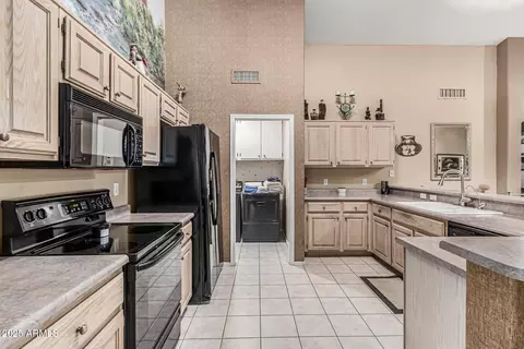 Kitchen - 461 E Pinto Dr, Gilbert, AZ 85296 photo 2 of 4