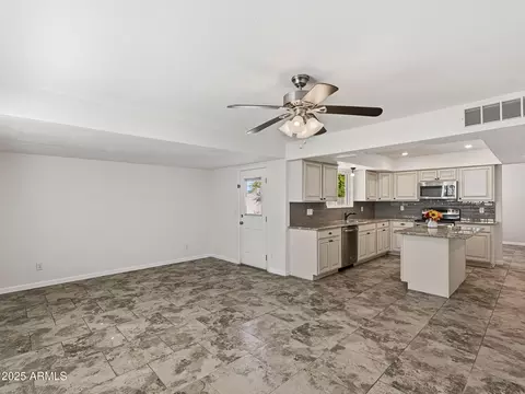 3932 E Shaw Butte Dr, Phoenix, AZ 85028 photo 4
