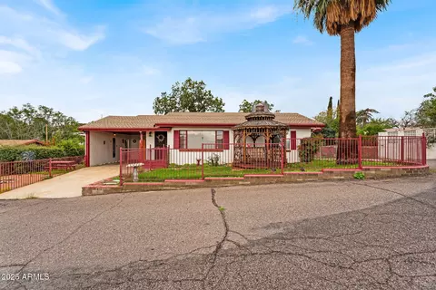 832 W Paxton Ave, Miami, AZ 85539
