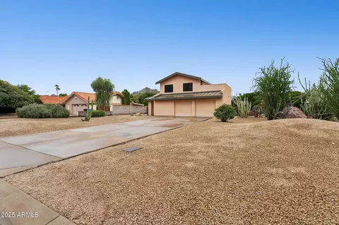 Exterior - 11816 N Bancroft Dr, Phoenix, AZ 85028 photo 14 of 32