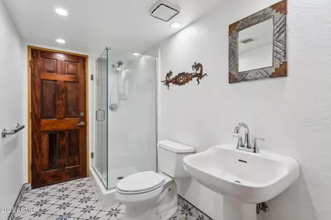Bath - 11816 N Bancroft Dr, Phoenix, AZ 85028 photo 1 of 5